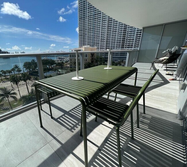 Building Photo - 488 NE 18th St