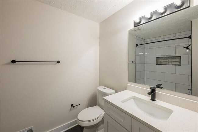 Building Photo - 237 Park Ave