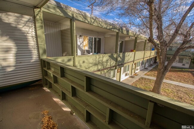 Building Photo - 511 Country Village Dr