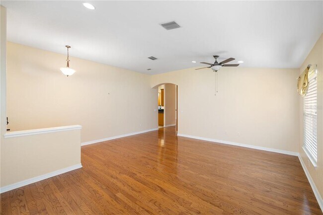 Building Photo - 1556 Scarlett Ave