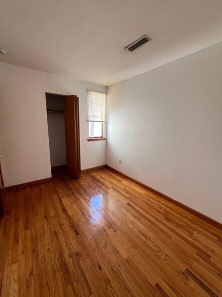 Building Photo - 625 S 19th St