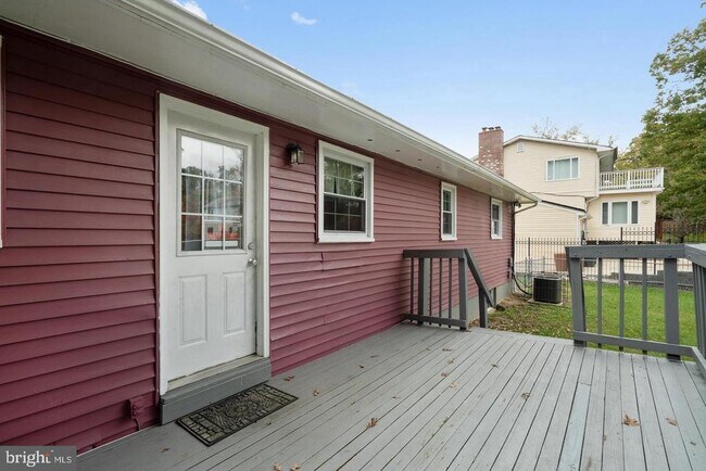 Building Photo - 8716 Fort Foote Rd