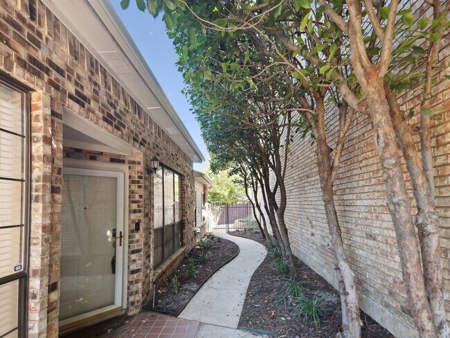 Building Photo - Spacious 2 Bedroom, 2 Bathroom Home in Eag...