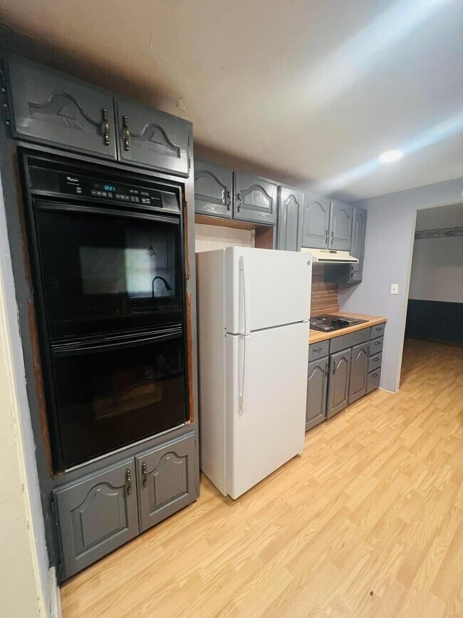 Building Photo - Spacious home in Seiling!