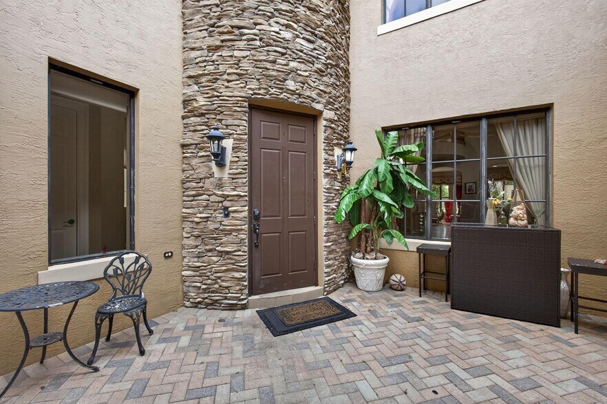 Primary Photo - 3501 Collonade Dr