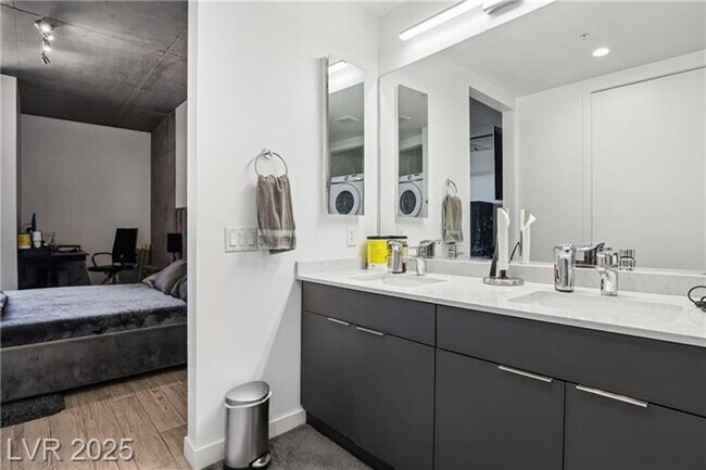 Building Photo - Downtown Las Vegas Luxury Condo with Moder...