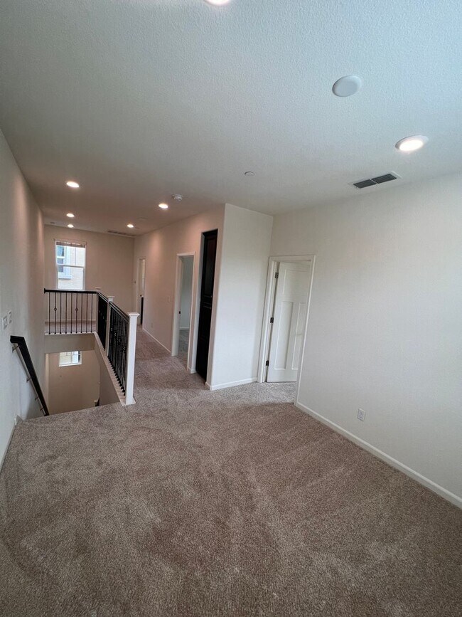 Building Photo - Spacious 4 Bedroom, 3 Bath Home with Bonus Room, 2 Car Garage in Westpark Village!