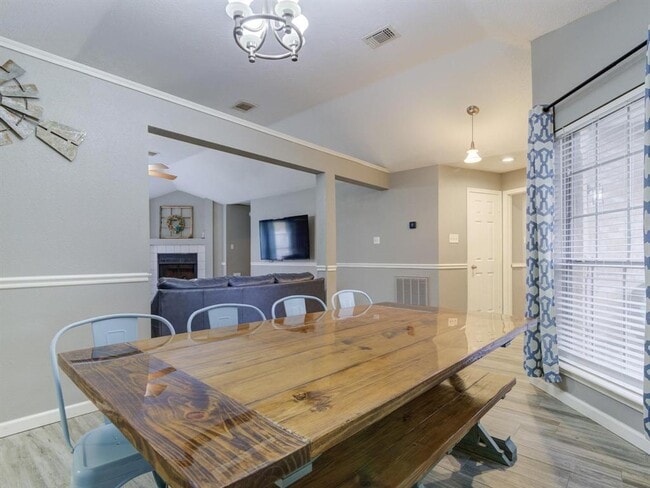 Building Photo - 10941 W Dogwood Dr