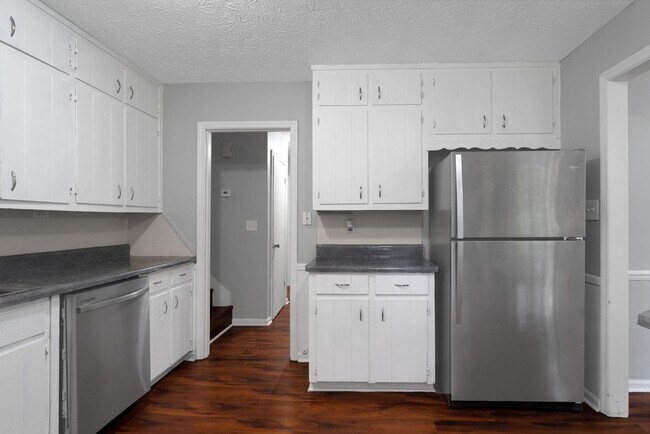 Building Photo - Spacious 4BR House in Lawrenceville