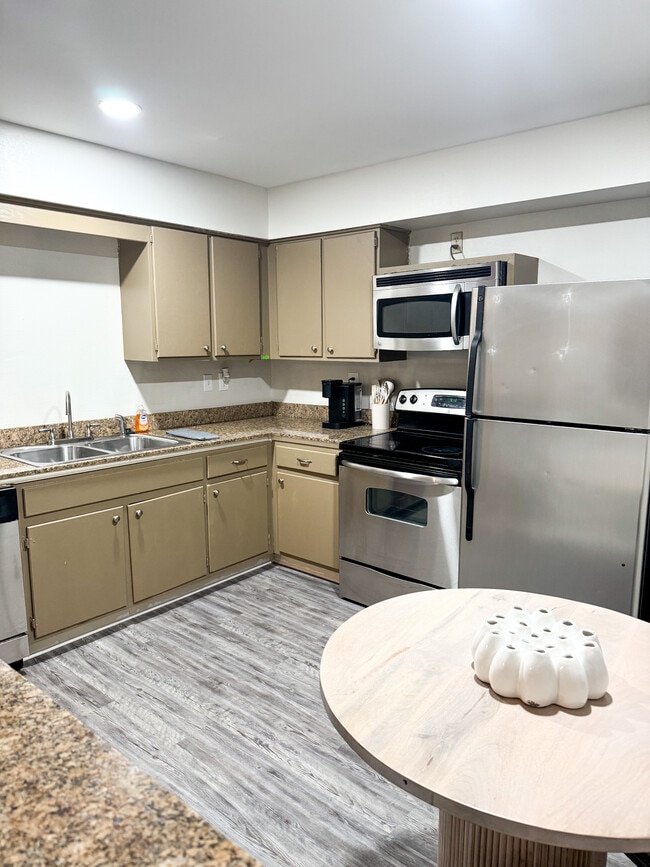 Building Photo - 206 Park Lane