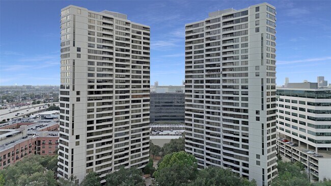 Building Photo - 14 Greenway Plz