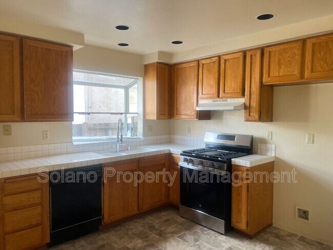 Building Photo - 411 Dickey Ct