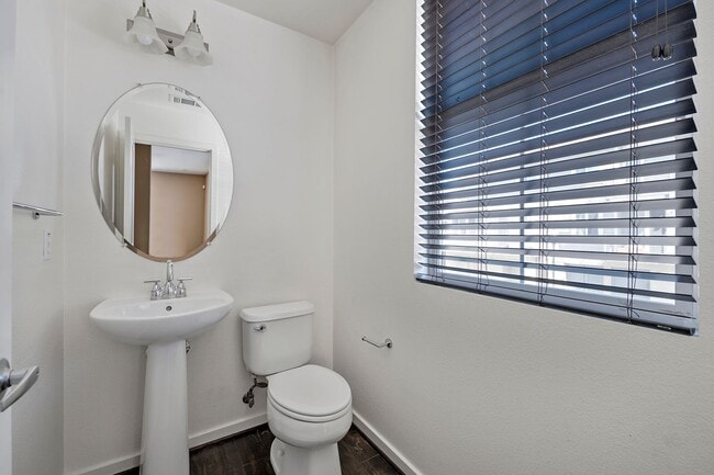 Building Photo - Luxury 2 Bedroom, 2.5 Bath Townhome Near D...