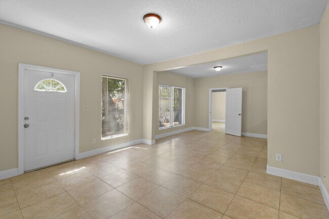 Building Photo - 3721 Henry Ave