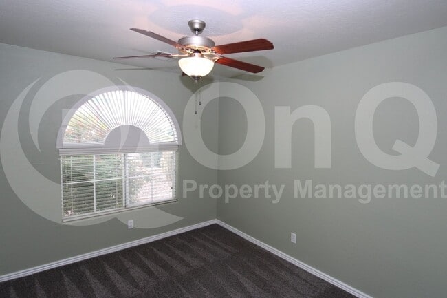 Building Photo - 4567 E Meadow Land Dr