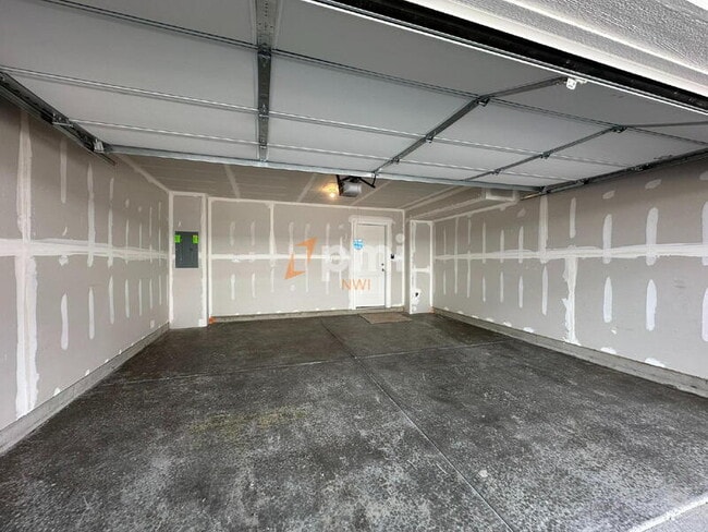 Building Photo - 8750 Clover Ln