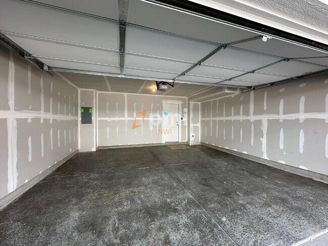 Building Photo - 8754 Clover Ln