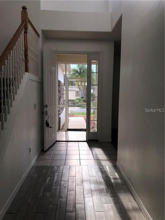 Building Photo - 1749 Golfview Dr
