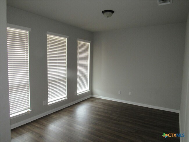 Building Photo - 10018 Kensley Rose Dr