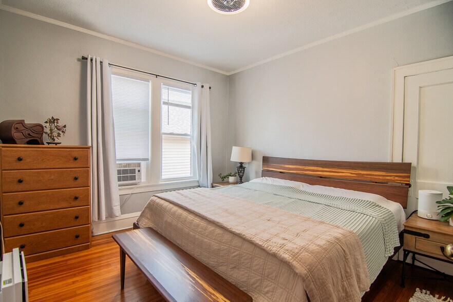 Building Photo - 5940 5th Ave