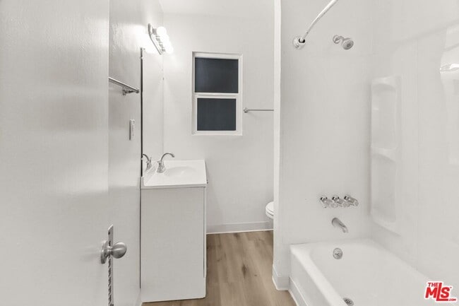 Building Photo - 11660 Chenault St