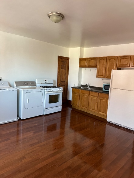 Building Photo - 00Lyman St