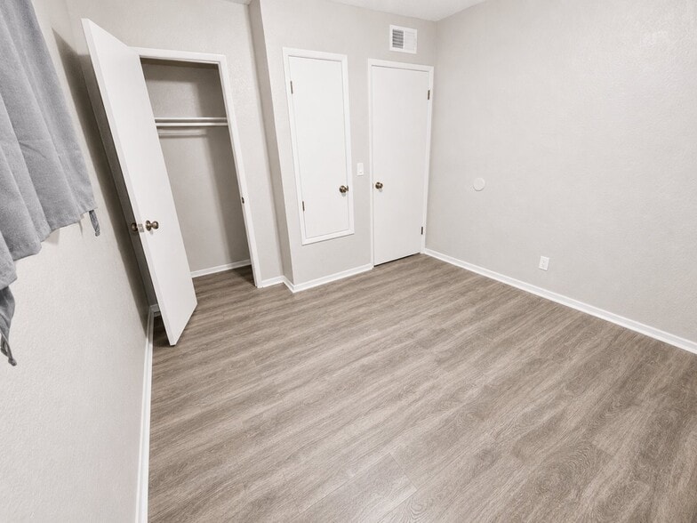Building Photo - 1111 E Cochise St