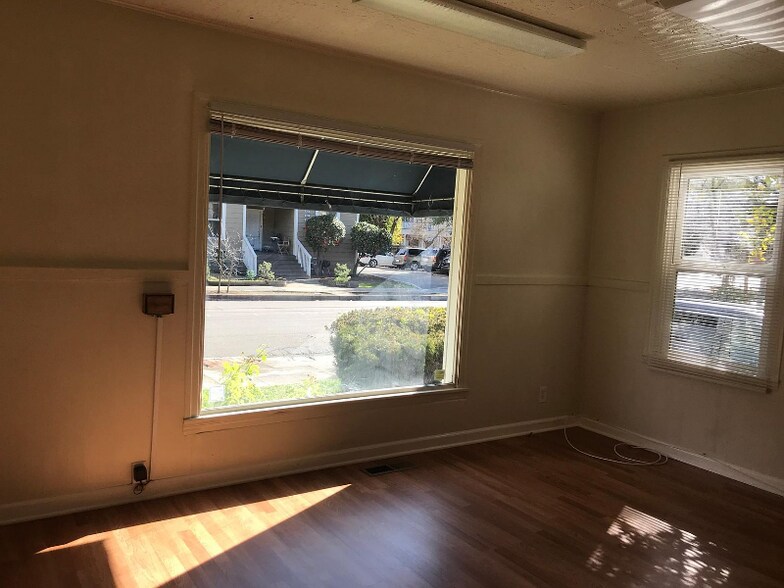 Building Photo - 849 5th St