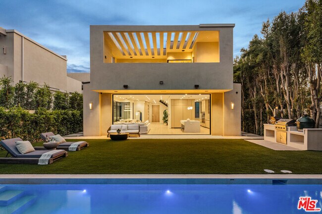 Building Photo - 4724 Lemona Ave