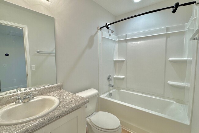 Building Photo - AVAILABLE NOW! (Pet Friendly)