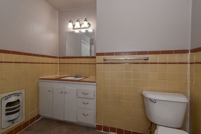 Building Photo - 2517 Broadview- House