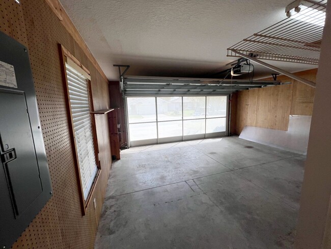 Building Photo - Lovely 2 Bedroom 2 Bathroom home in 55+ Ro...