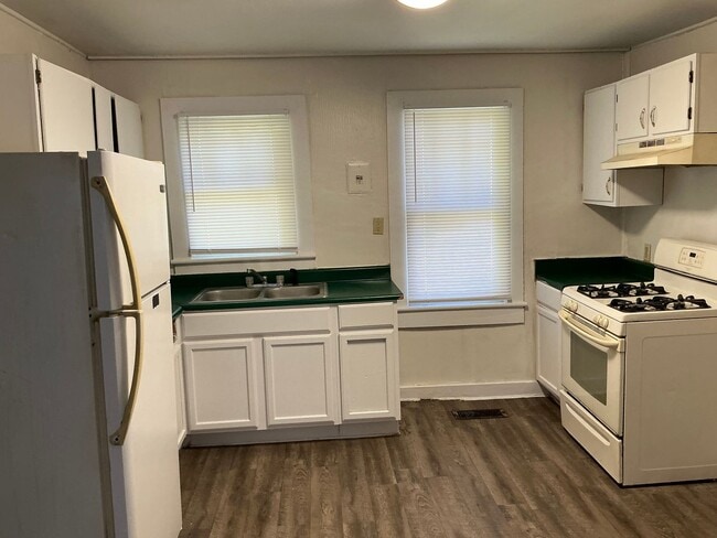 Building Photo - 2 Bedroom Apartment