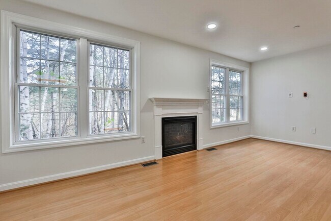 Building Photo - 92 Barrington Ave