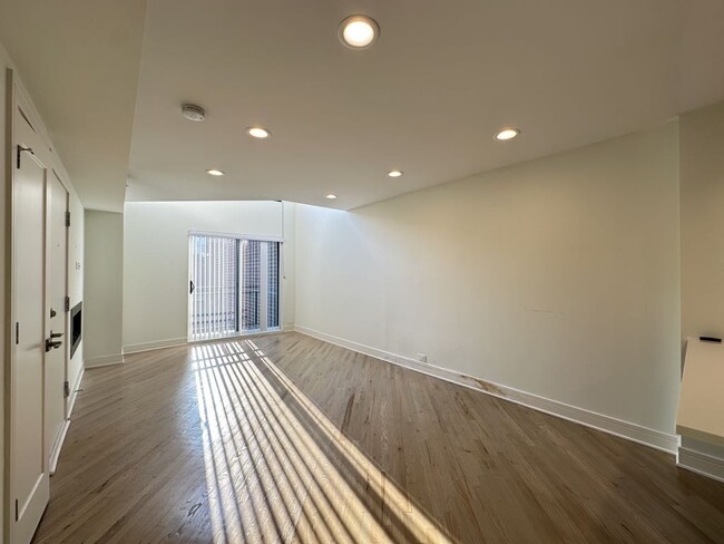 Building Photo - 949 W Grace St