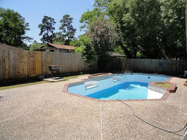 Building Photo - 23115 Ludgate Dr