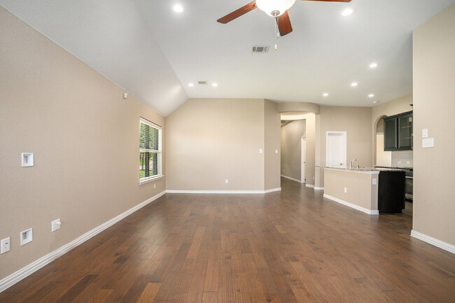 Building Photo - Gorgeous 5 Bdrm, 3 Bath with Open Layout, ...