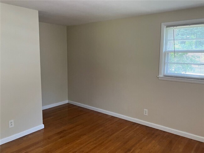 Building Photo - 50 Golf Ave