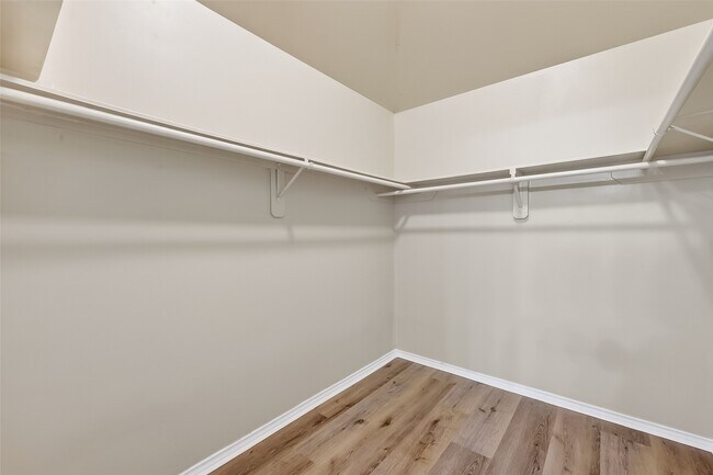 Building Photo - 2114 Thorn Berry Creek Ln