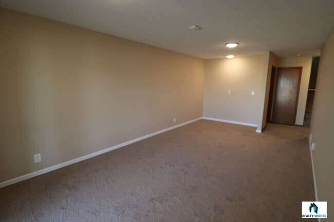 Building Photo - Beautiful 3 Bedroom Townhome