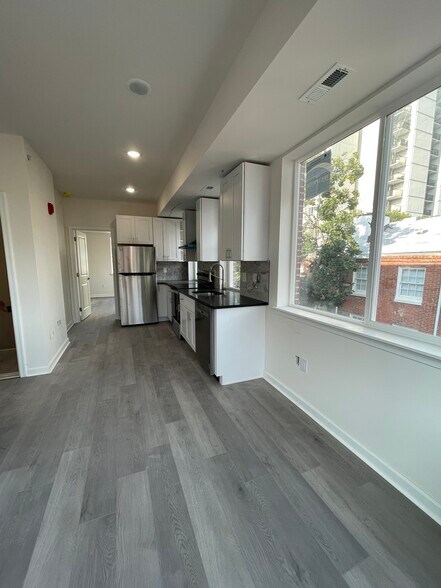 Building Photo - 1325 Rodman St