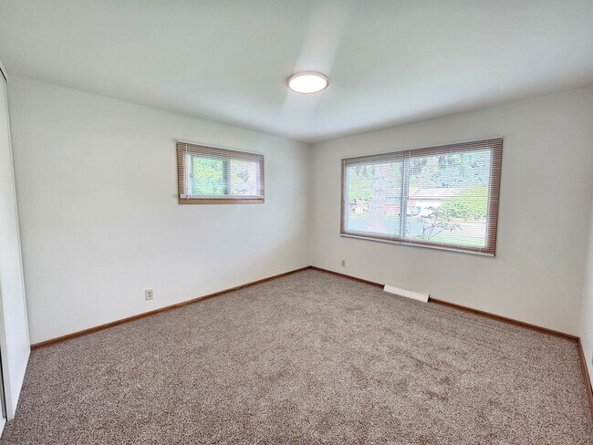 Building Photo - $2,500 - 4 Bed / 2 Bath Beautiful Home in ...