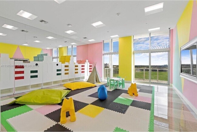 Building Photo - 2000 Metropica Wy