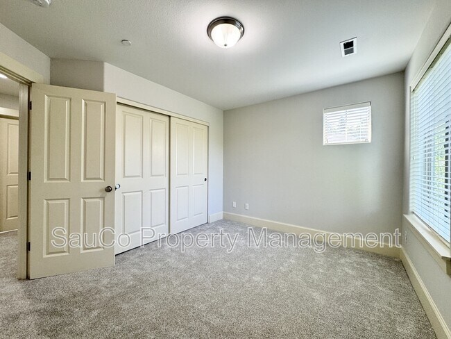 Building Photo - 11347 NW Kimble Ct