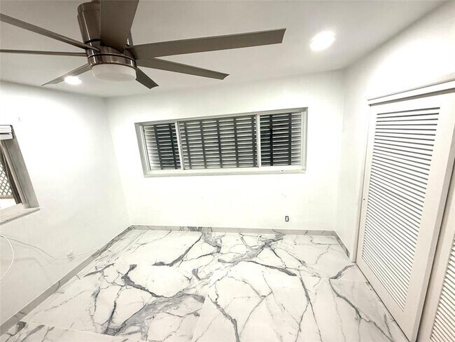 Building Photo - 2685 SE 5th St