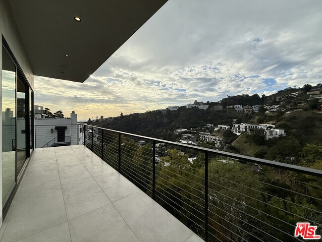 Building Photo - 1931 Sunset Plaza Dr