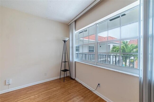 Building Photo - 2424 NE 9th St