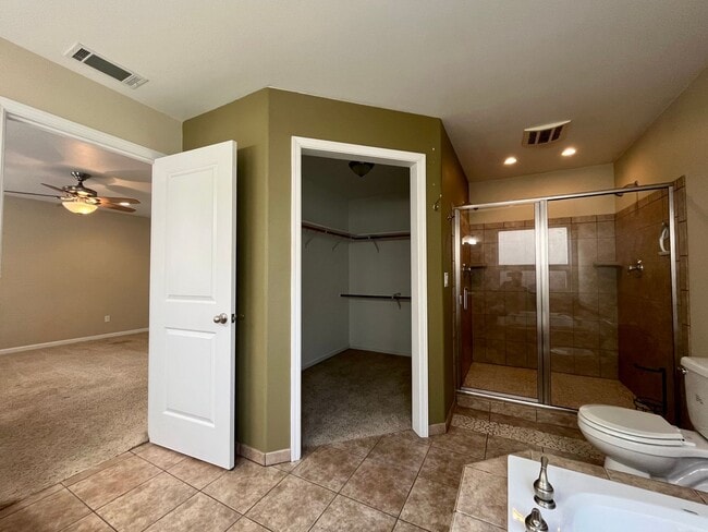 Building Photo - Charming 3 bed 2 bath home with oversized 2 car garage in Humboldt Hill