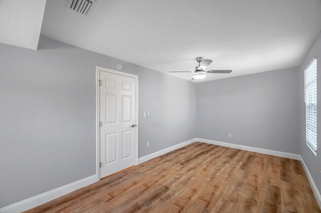 Building Photo - Charming 2-Bedroom Home with Optional Over...