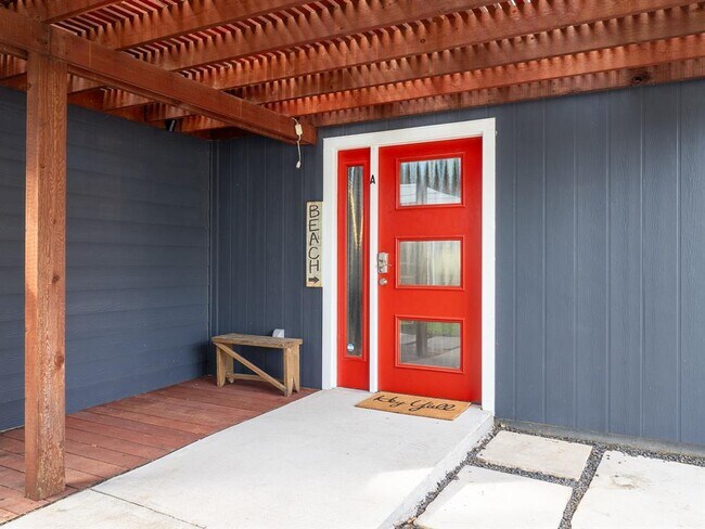 Building Photo - 1005 Mansell Ave